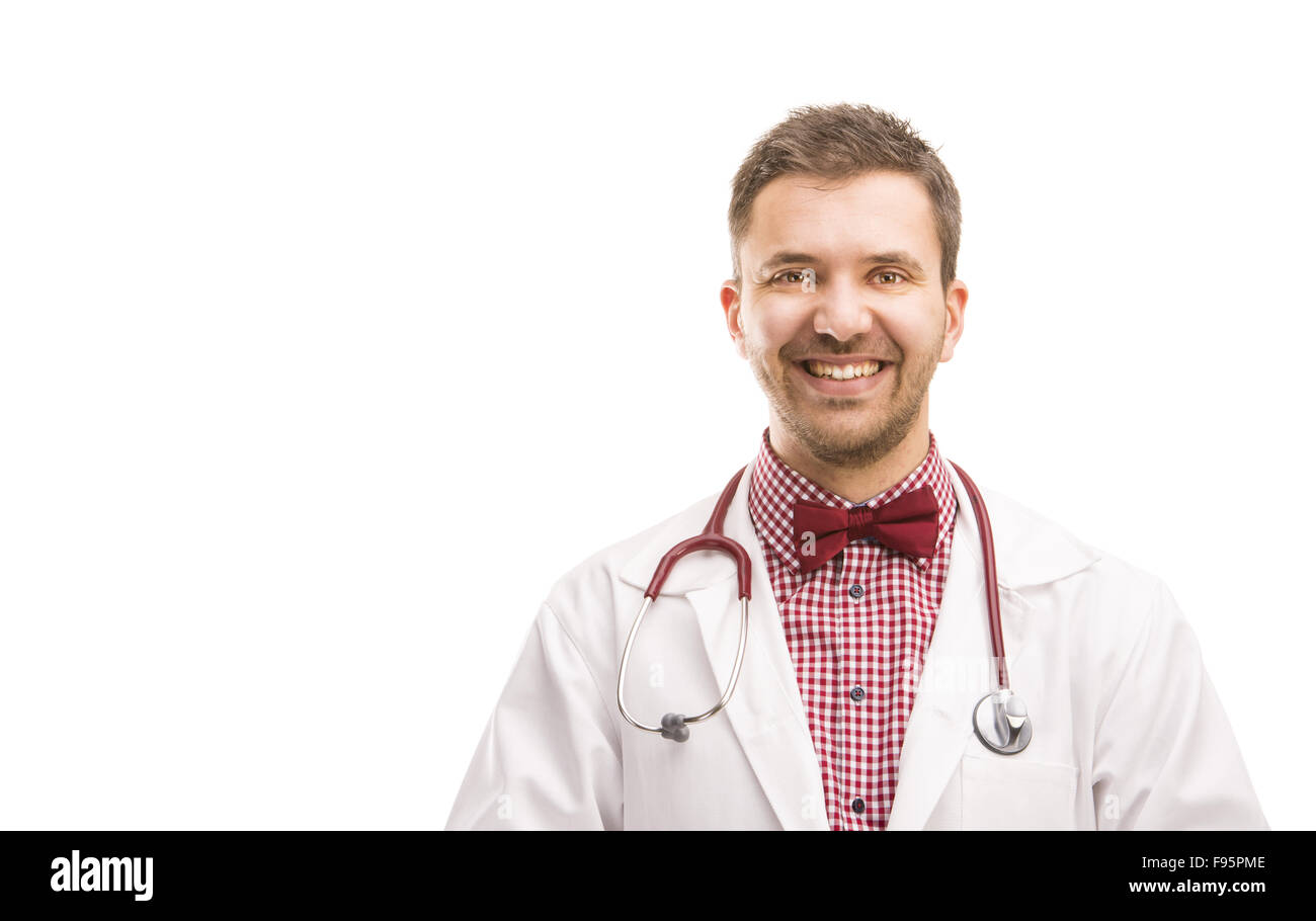 Smiling medical médecin homme avec stéthoscope. Isolé sur fond blanc. Banque D'Images