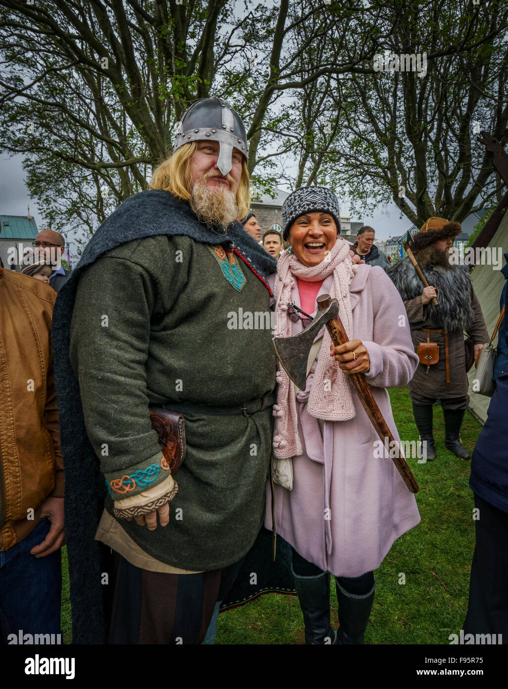 Homme vêtu de vêtements traditionnels islandais viking, le jour de l'indépendance, le 17 juin, Reykjavik, Islande Banque D'Images