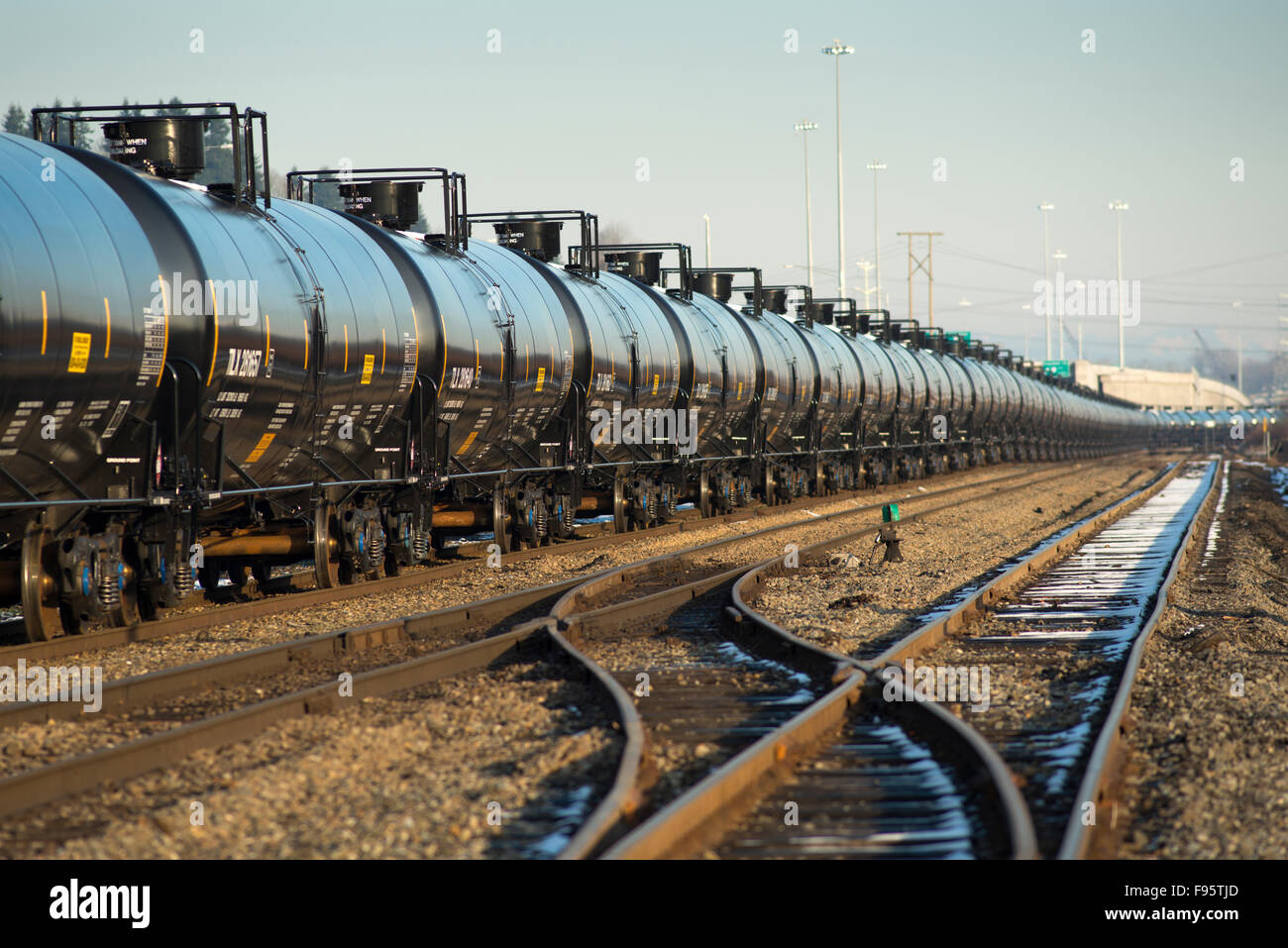 Les wagons de pétrole brut assis sur les voies à Coquitlam, BC, Canada. Banque D'Images