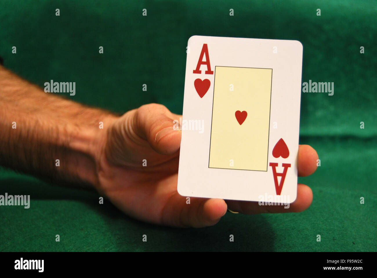 révélant l’ace Banque D'Images