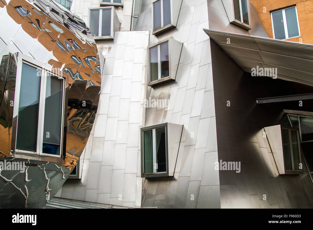 Gros plan de l'Ray et Maria Stata center complexe universitaire conçu par Frank Gehry pour le Massachusetts Institute of Banque D'Images