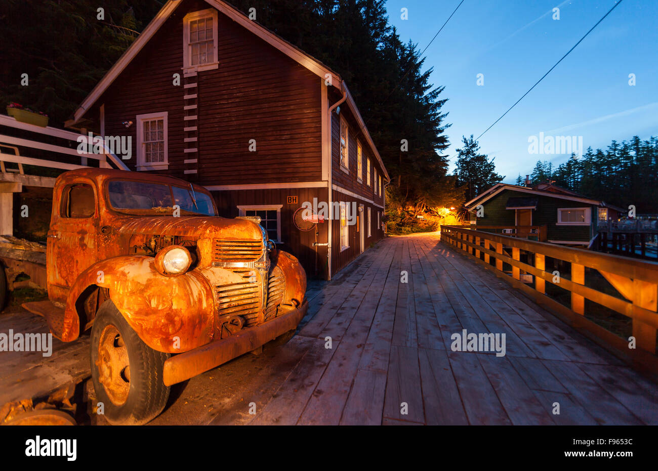 Un arrêt photographique populaire est ce vieux camion, un établissement emblématique le long de la promenade à Telegraph Cove Banque D'Images