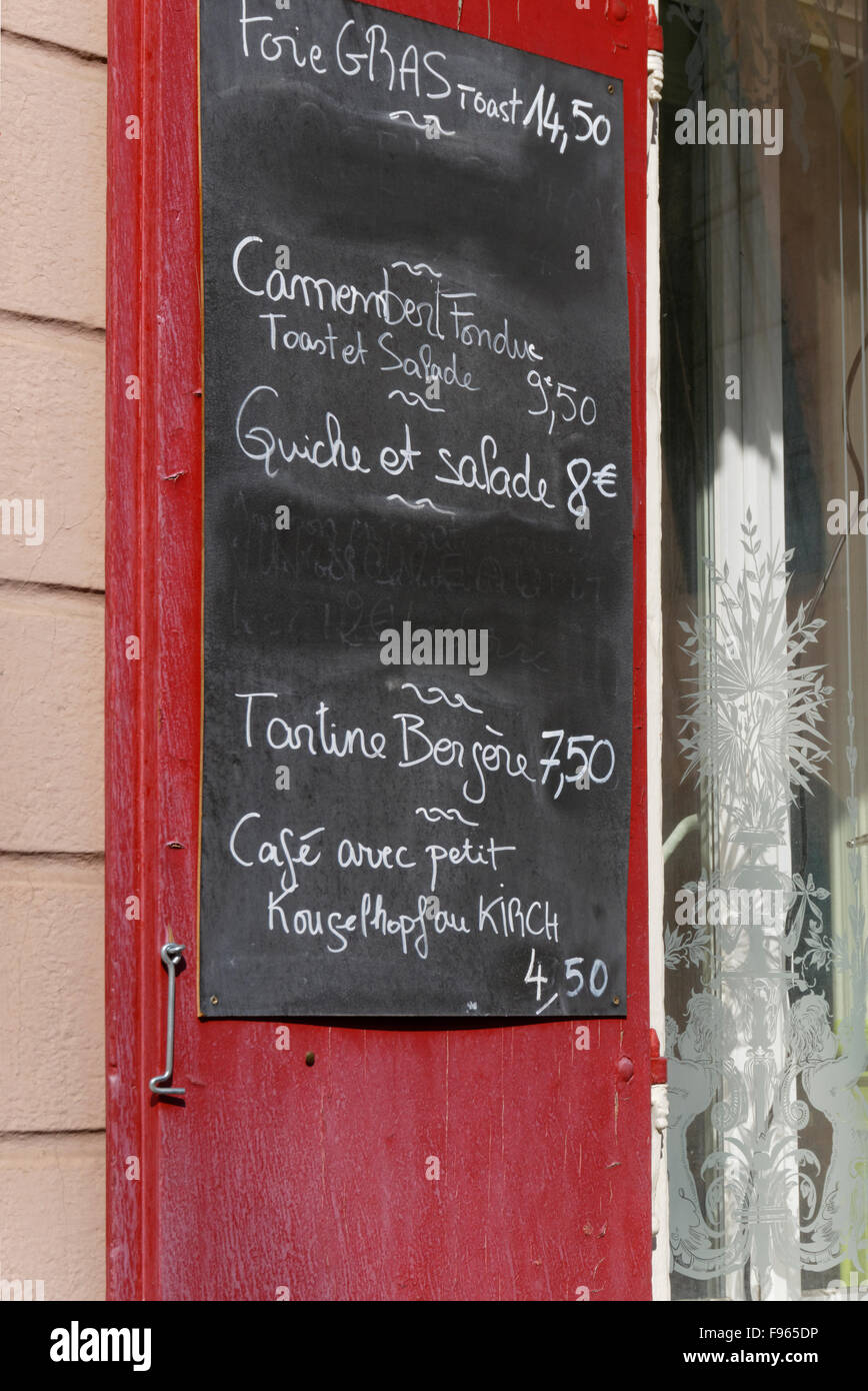 Restaurant menu tableau noir à Colmar, Alsace, France Banque D'Images