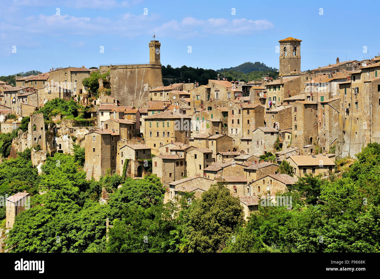 Sorano, ville du Moyen-Âge, province Grosseto en Toscane, les bâtiments de pierre de tuf, Toscane, Italie Banque D'Images
