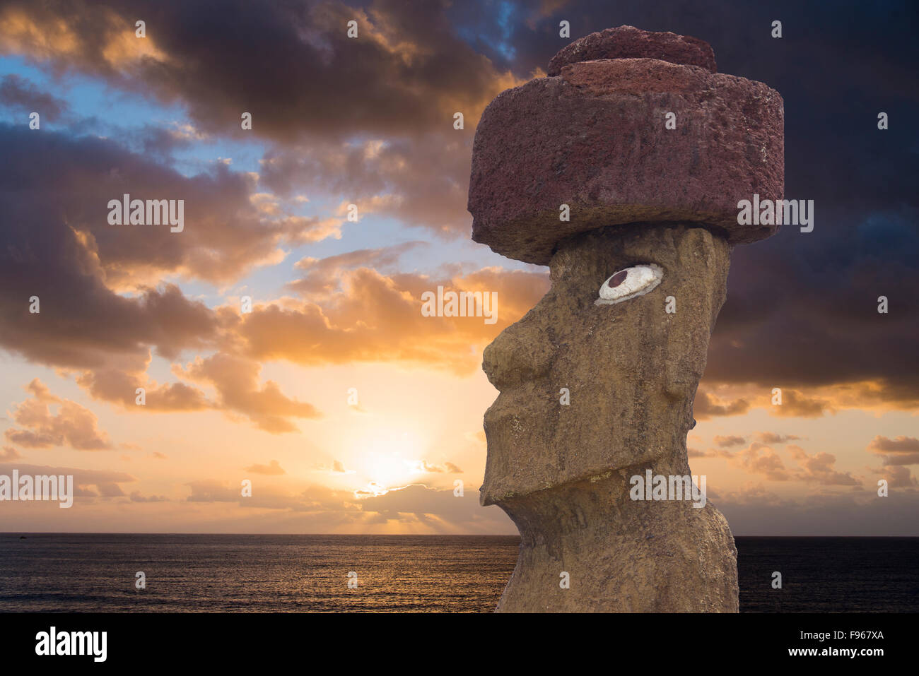 Moai de cérémonie, Tongariki, île de Pâques Banque D'Images