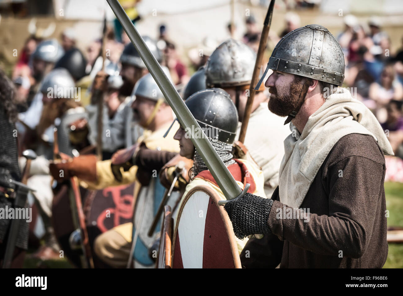 Vikings au combat à la 5ème Festival islandais du Manitoba, Gimli, Manitoba, Canada Banque D'Images