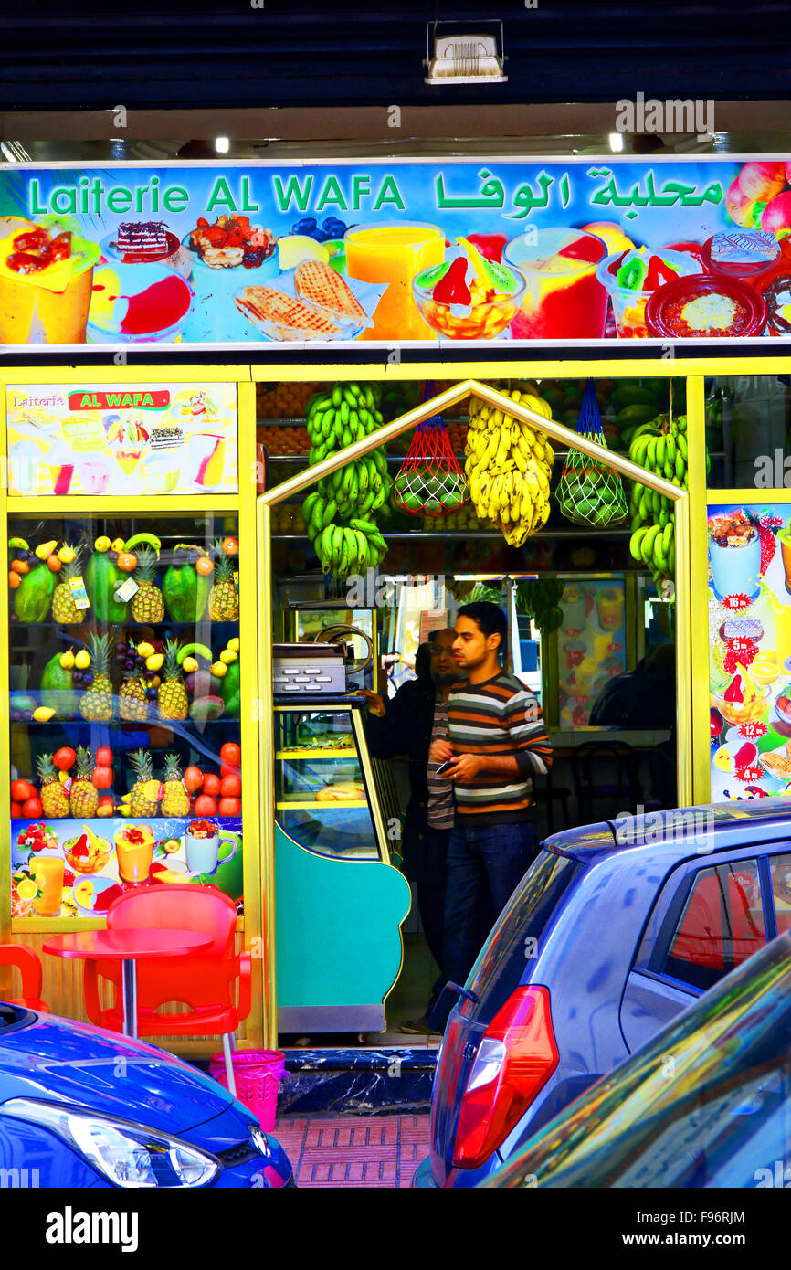 Casablanca Maroc Al Wafa Laiterie corner shop Banque D'Images