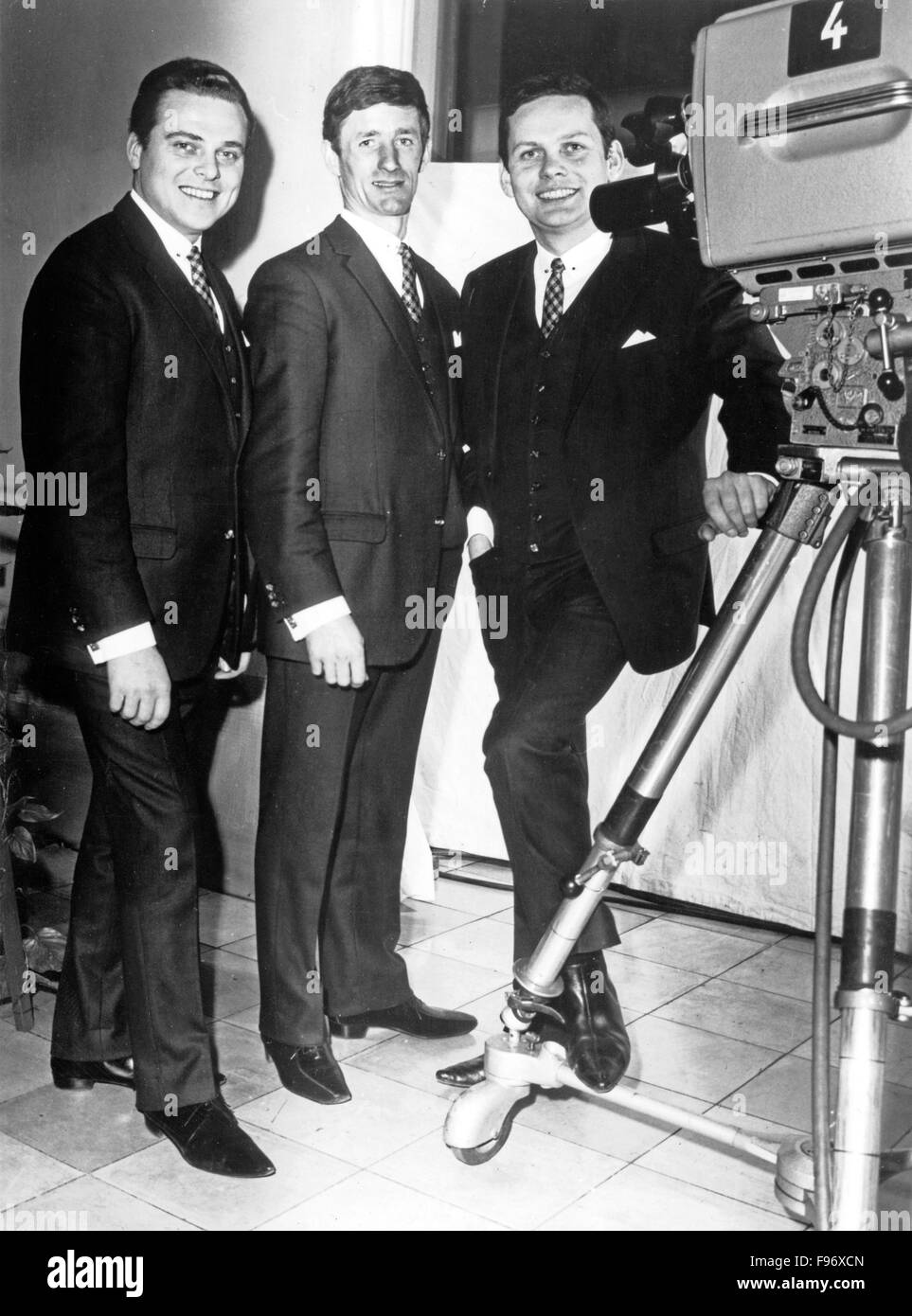 Wilfried Meidom Das Medium Terzett, bestehend aus Helmut Niekamp, Wilfried Witte und Lothar  Nitschke, Deutschland 1960 er Jahre Photo Stock - Alamy