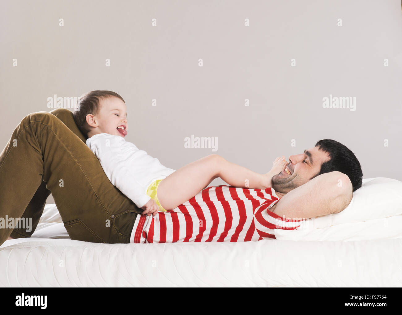 Faire l'amour dans un lit Banque de photographies et d'images à haute  résolution - Alamy