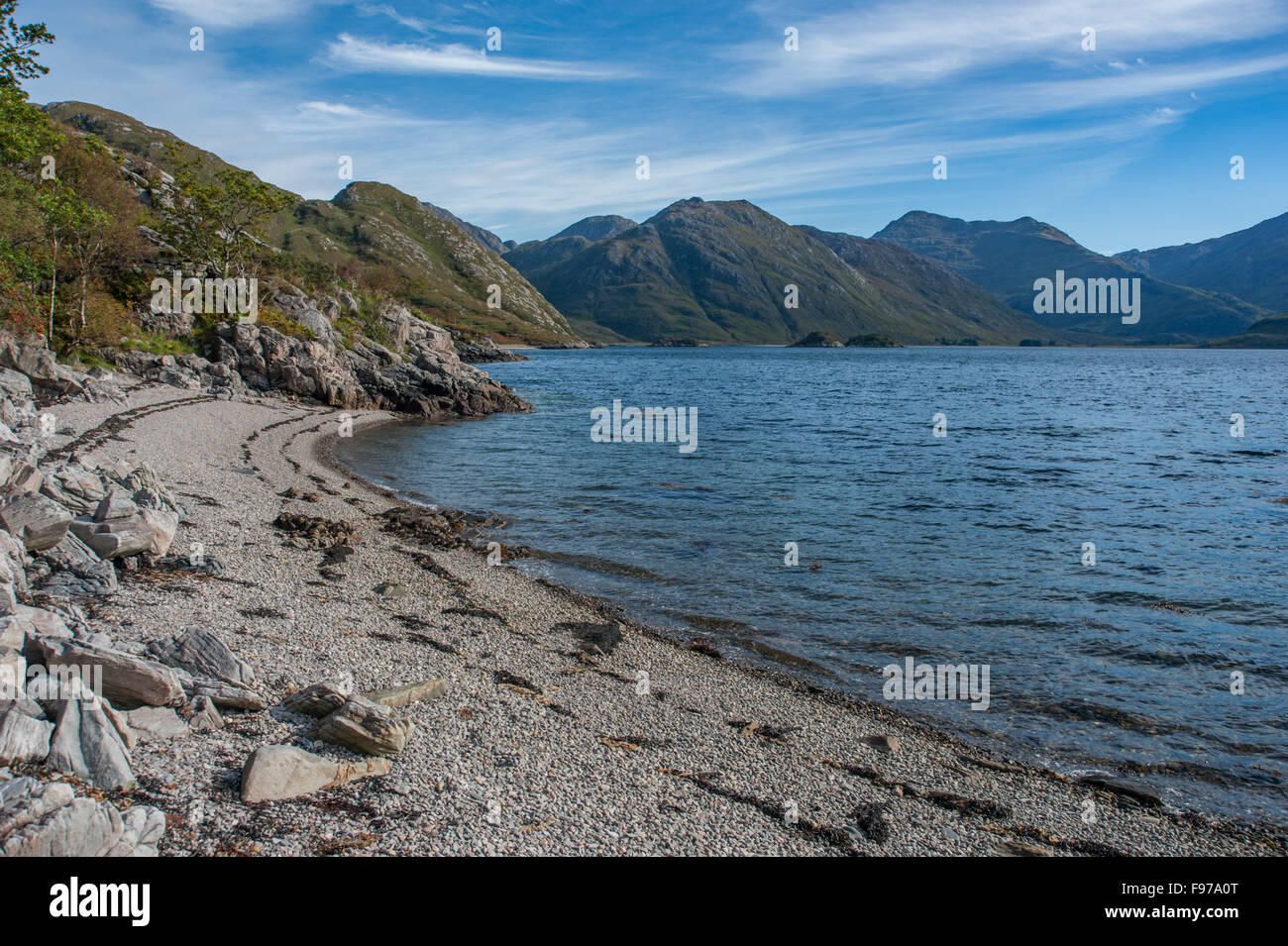 La recherche à travers Loch Hourn à Knoydart Banque D'Images