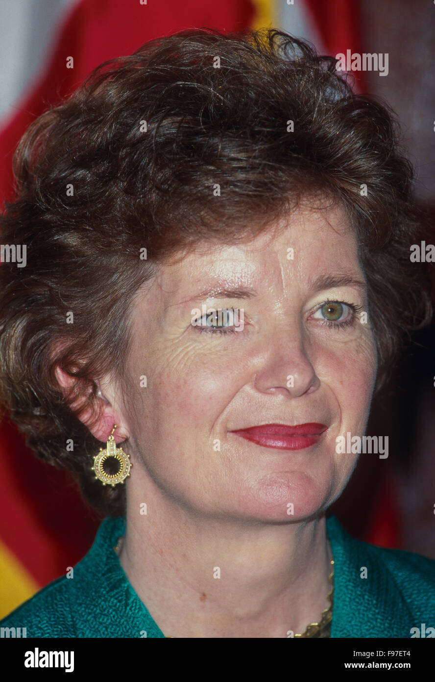 Washington, DC., USA. 14 juin 1996 Président de l'Irlande Mary Robinson s'exprimant au cours de la matinée 'Newsmakers" au National Press Club, à Washington, DC. Marie Thérèse Paul Robinson a été le septième, et première femme, présidente de l'Irlande de 1990 à 1997, et le Haut Commissaire des Nations Unies pour les droits de l'homme, de 1997 à 2002. Credit : Mark Reinstein Banque D'Images