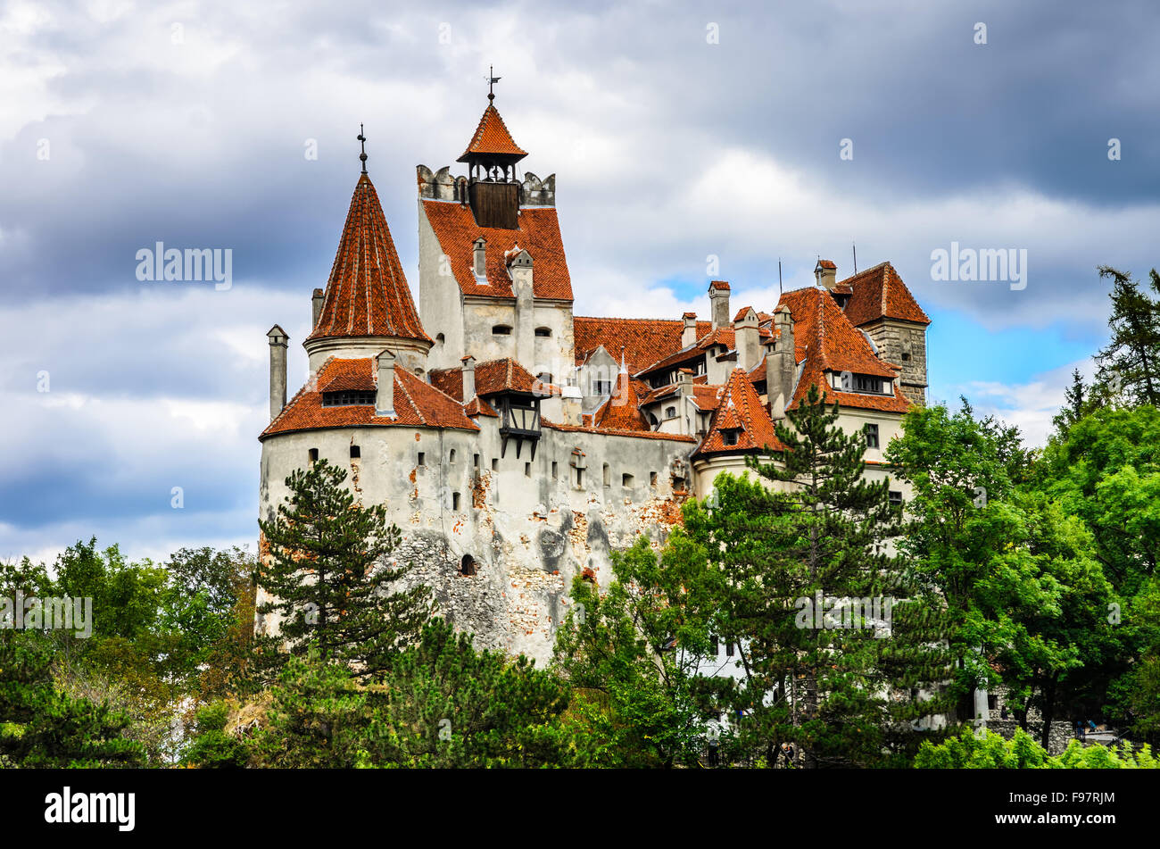 Le Château de Bran, Brasov, Roumanie. Forteresse médiévale à la frontière entre la Valachie et la Transylvanie. Mythe de Dracula. Banque D'Images