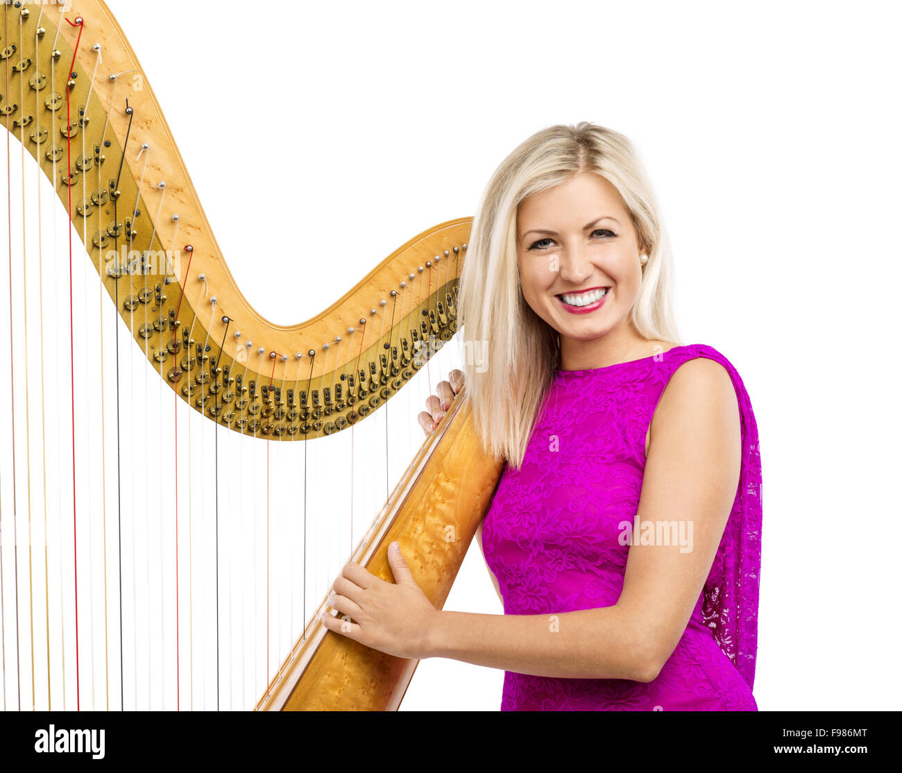 Femme élégante en robe violette avec harpe, isolé sur fond blanc Banque D'Images