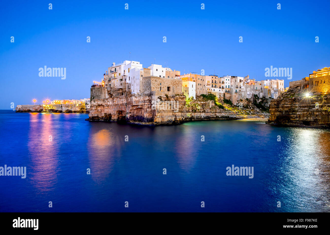puglia-italie-paysage-de-coucher-du-soleil-hdr-polignano-a-mare