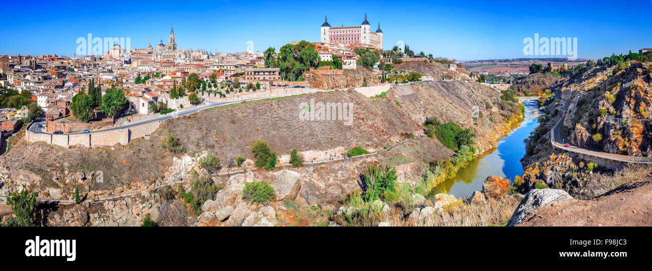 Toledo, Espagne. Alcazar et la ville antique sur une colline sur le Tage, Castilla la Mancha attraction médiévale de Espana. Banque D'Images