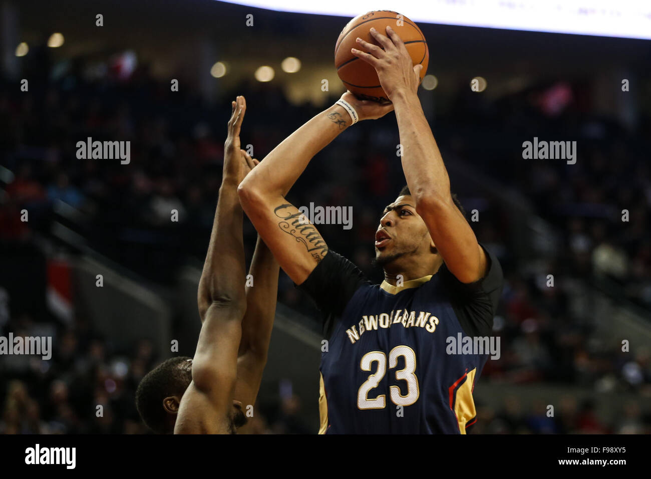 Portland, Oregon, USA. 14 Décembre, 2015. ANTHONY DAVIS (23) prend un coup de feu. Les Trail Blazers de Portland a accueilli la Nouvelle Orléans Pélicans au Moda Center sur Décembre 14th, 2015. Photo de David Blair Crédit : David Blair/ZUMA/Alamy Fil Live News Banque D'Images