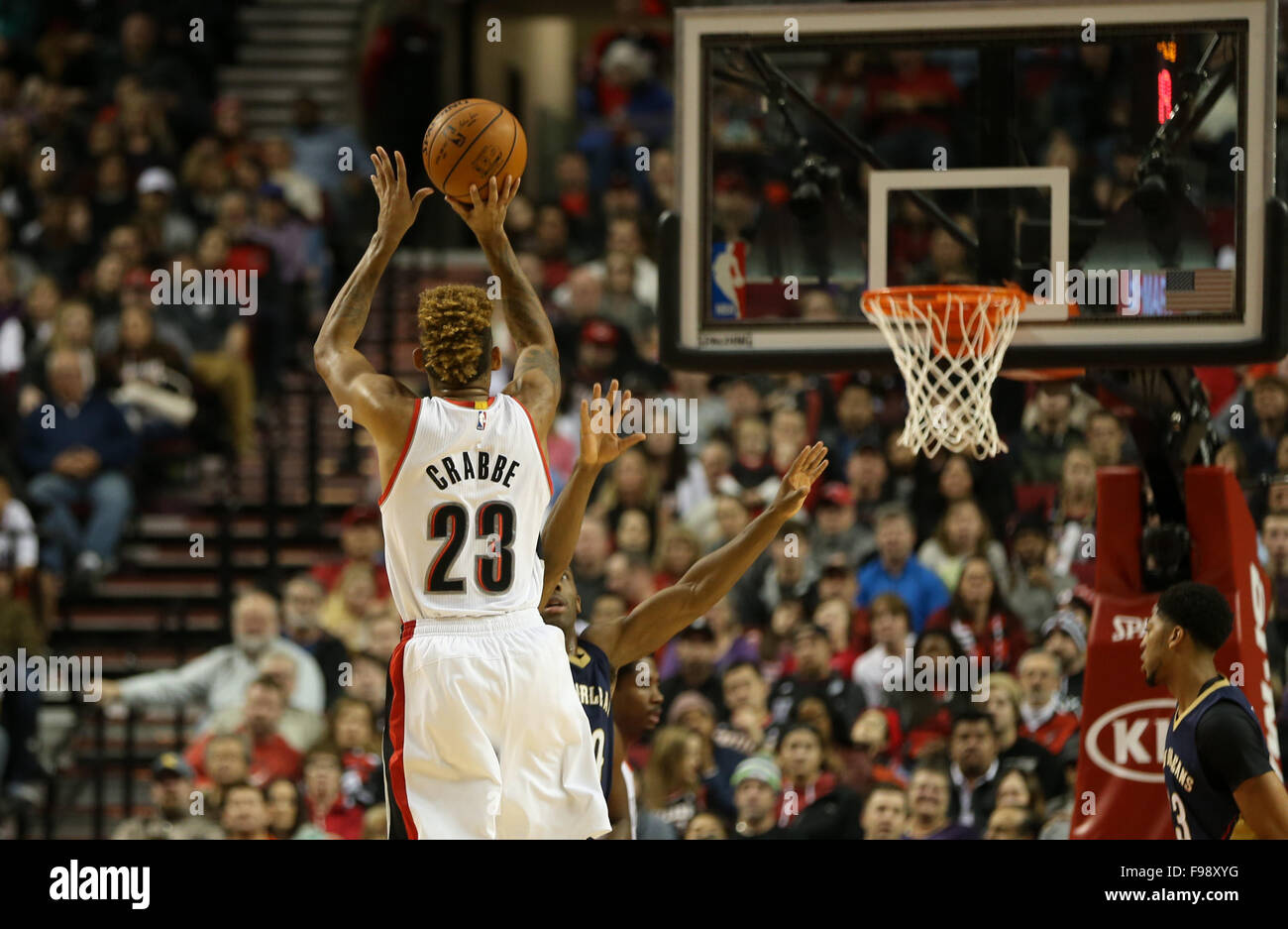 Portland, Oregon, USA. 14 Décembre, 2015. CRABBE (ALLEN 23) tire une à trois points. Les Trail Blazers de Portland a accueilli la Nouvelle Orléans Pélicans au Moda Center sur Décembre 14th, 2015. Photo de David Blair Crédit : David Blair/ZUMA/Alamy Fil Live News Banque D'Images