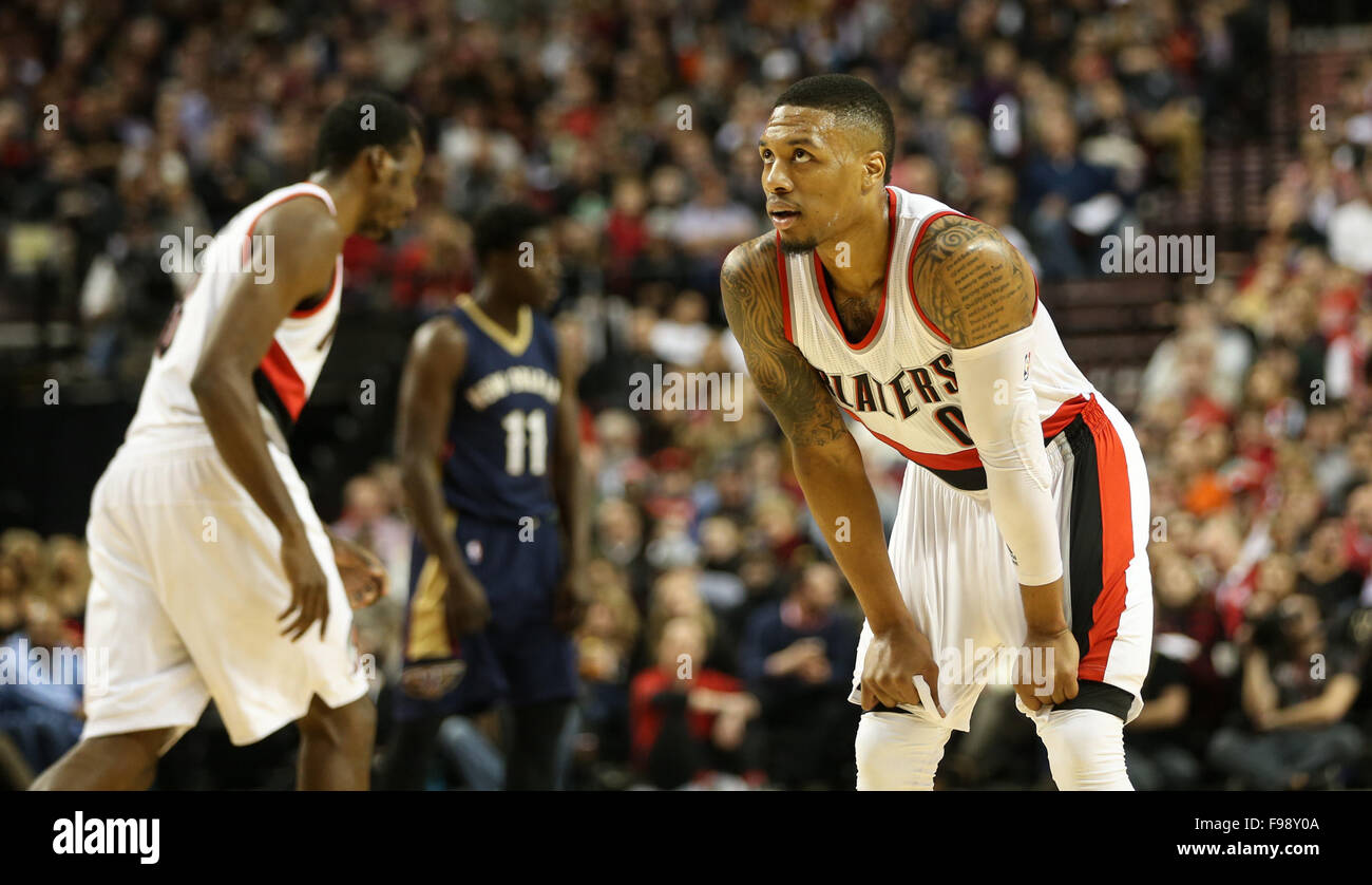 Portland, Oregon, USA. 14 Décembre, 2015. DAMIAN LILLARD (0) repose entre les parties. Les Trail Blazers de Portland a accueilli la Nouvelle Orléans Pélicans au Moda Center sur Décembre 14th, 2015. Photo de David Blair Crédit : David Blair/ZUMA/Alamy Fil Live News Banque D'Images