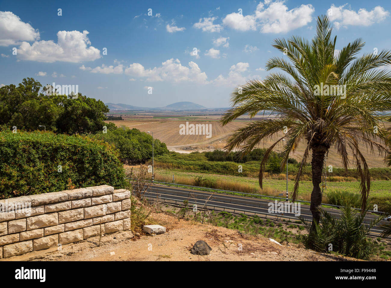 Les ruines et les fouilles de Tel Megiddo dans la vallée de Jezreel, Israël, Moyen Orient. Banque D'Images