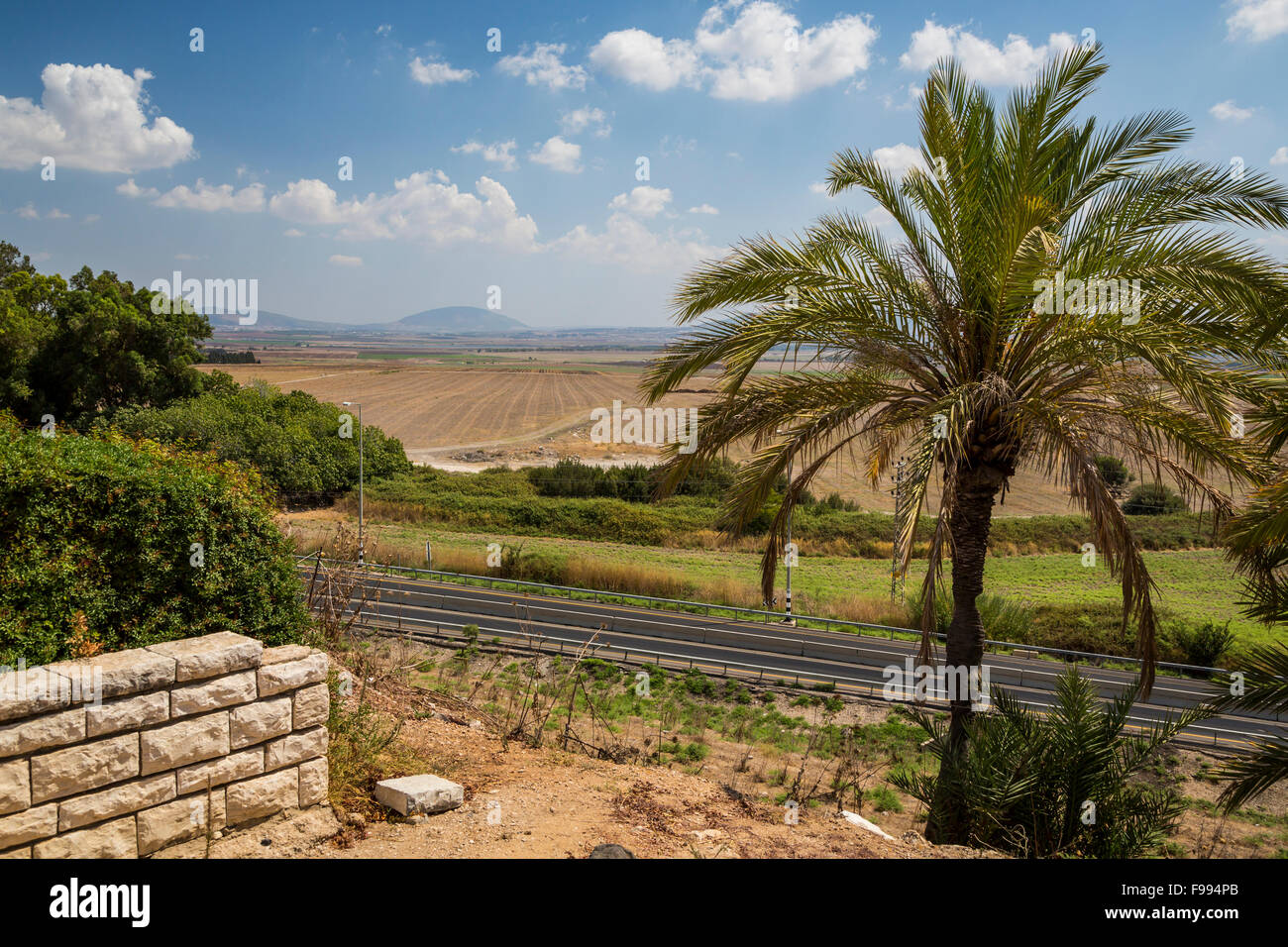 Les ruines et les fouilles de Tel Megiddo dans la vallée de Jezreel, Israël, Moyen Orient. Banque D'Images