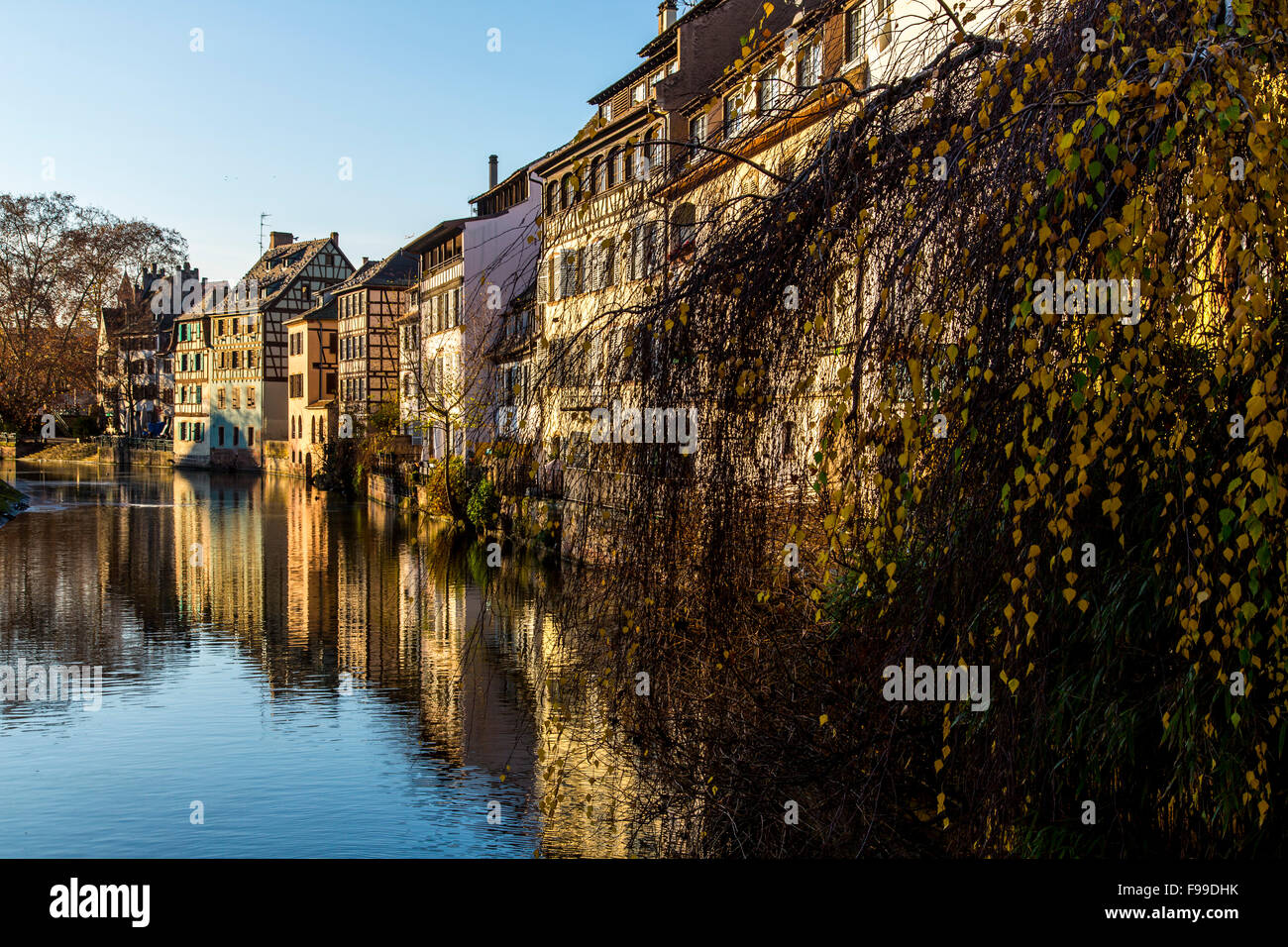 Les maisons historiques à l'Ill canal, dans le quartier de la Petite France, vieille ville, Strasbourg, Alsace, France Banque D'Images