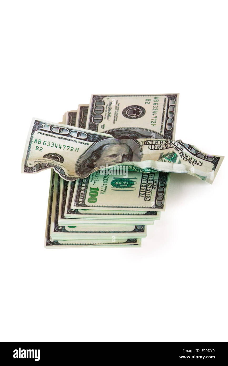 Une pile de centaines de dollars et l'ancien projet de loi isolé sur un wh Banque D'Images