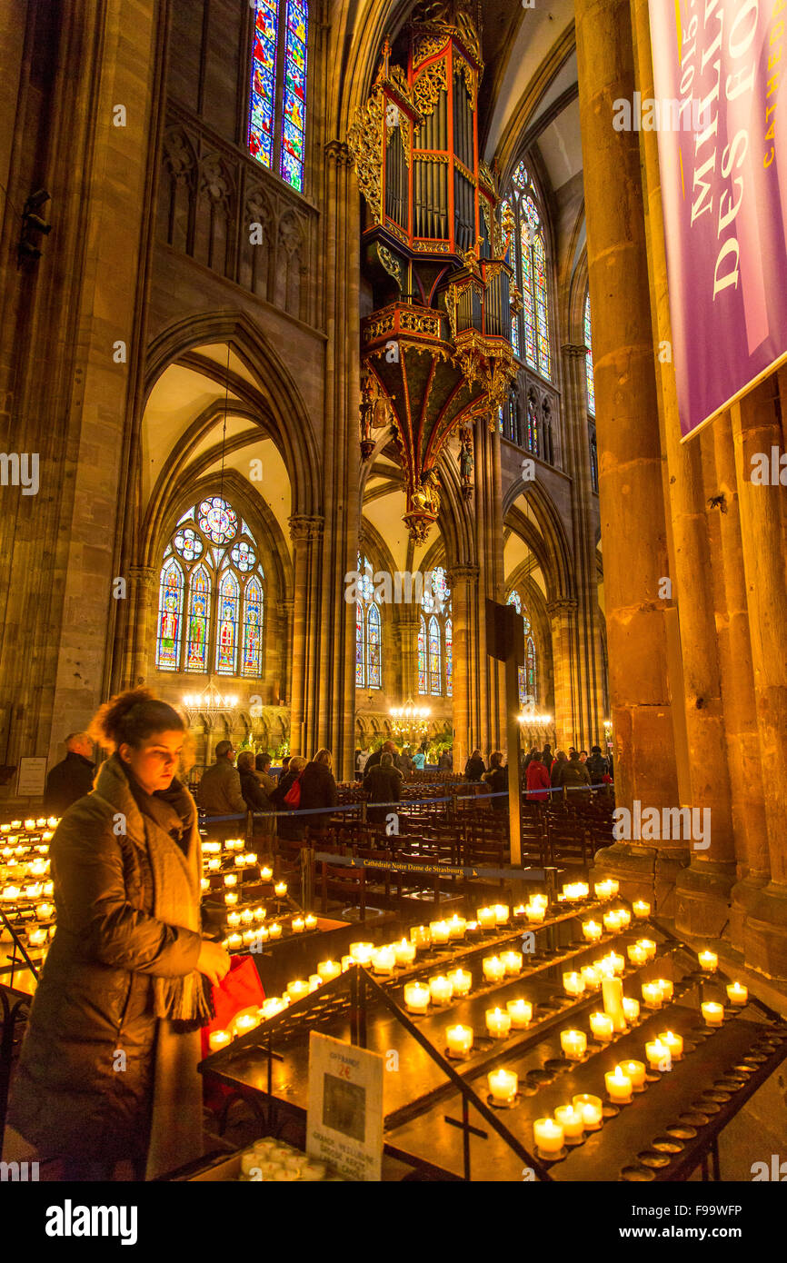 Cathédrale de Notre-Dame, l'église de style gothique dans la vieille ville de Strasbourg, Alsace, France Banque D'Images