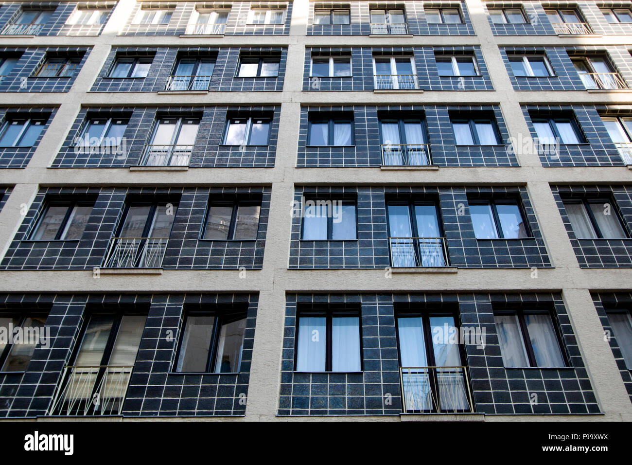 Bloc d'appartements à Budapest ville monochrome Banque D'Images