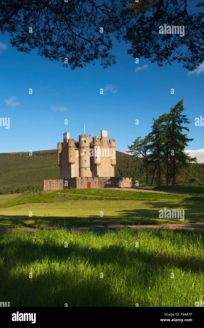 Braemar Castle en matin soleil, Deeside, Aberdeenshire, en Écosse. Banque D'Images