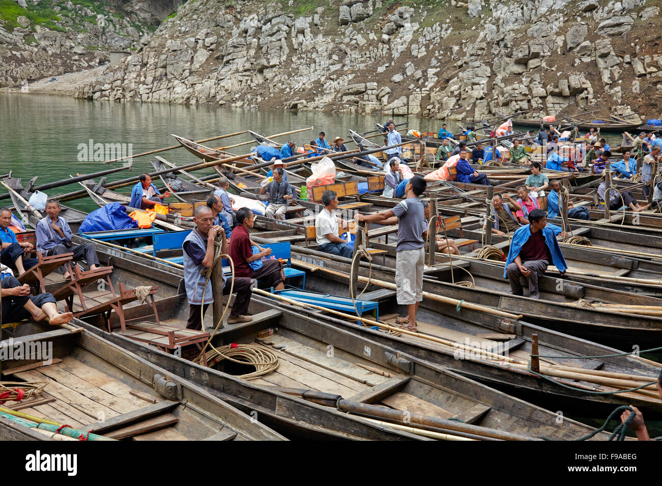Bateaux de touristes sur l'un des affluents de la rivière Yangtze, Chine Banque D'Images