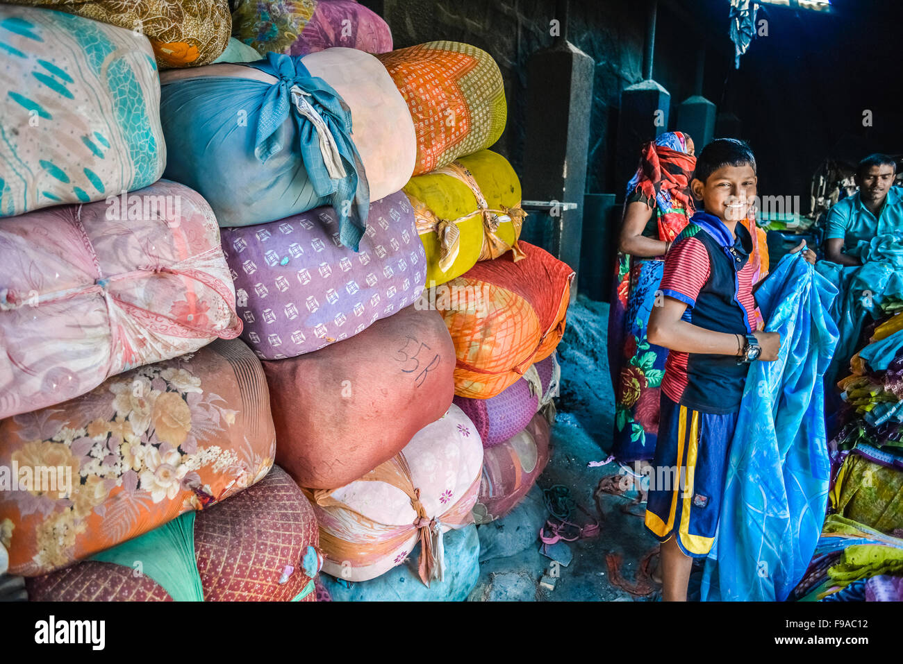 Inde Mumbai Bombay Dhobhi Ghat La ville en plein air près de la gare de blanchisserie Mahalakshmi Vêtements d'être blanchi Banque D'Images