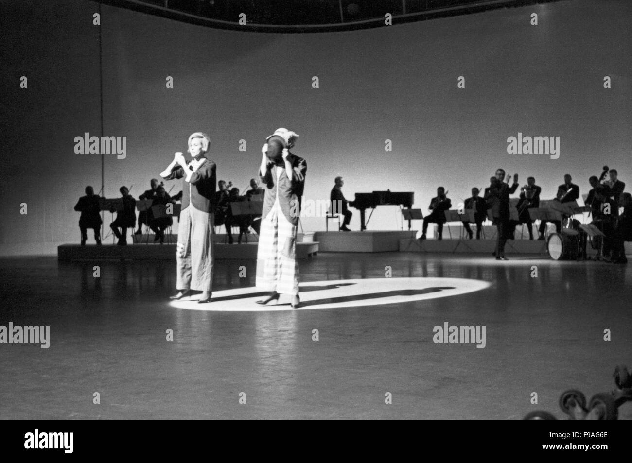 Kessler zwillinge twins alice ellen Banque d'images noir et blanc - Alamy