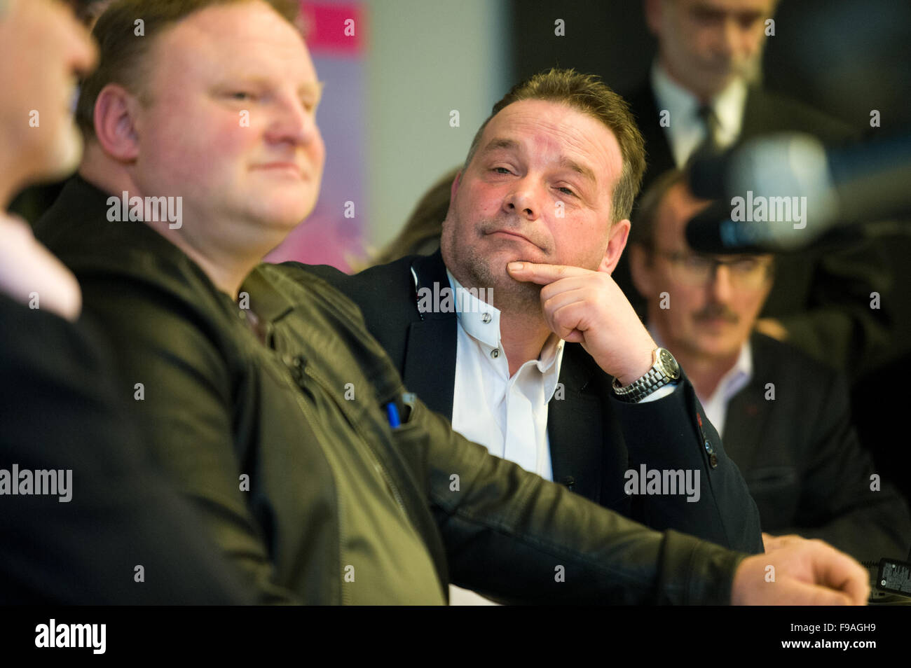 Walbrzych, Pologne. 15 Décembre, 2015. Andreas Richter photographié au cours de la présentation des dernières recherches de l'or nazi présumé 'train' site en Walbrzych. La Pologne. Credit : Marcin Rozpedowski/Alamy Live News Banque D'Images