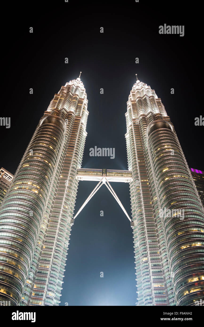 Tours Petrona extremement la nuit, Kuala Lumpur, Malaisie Banque D'Images