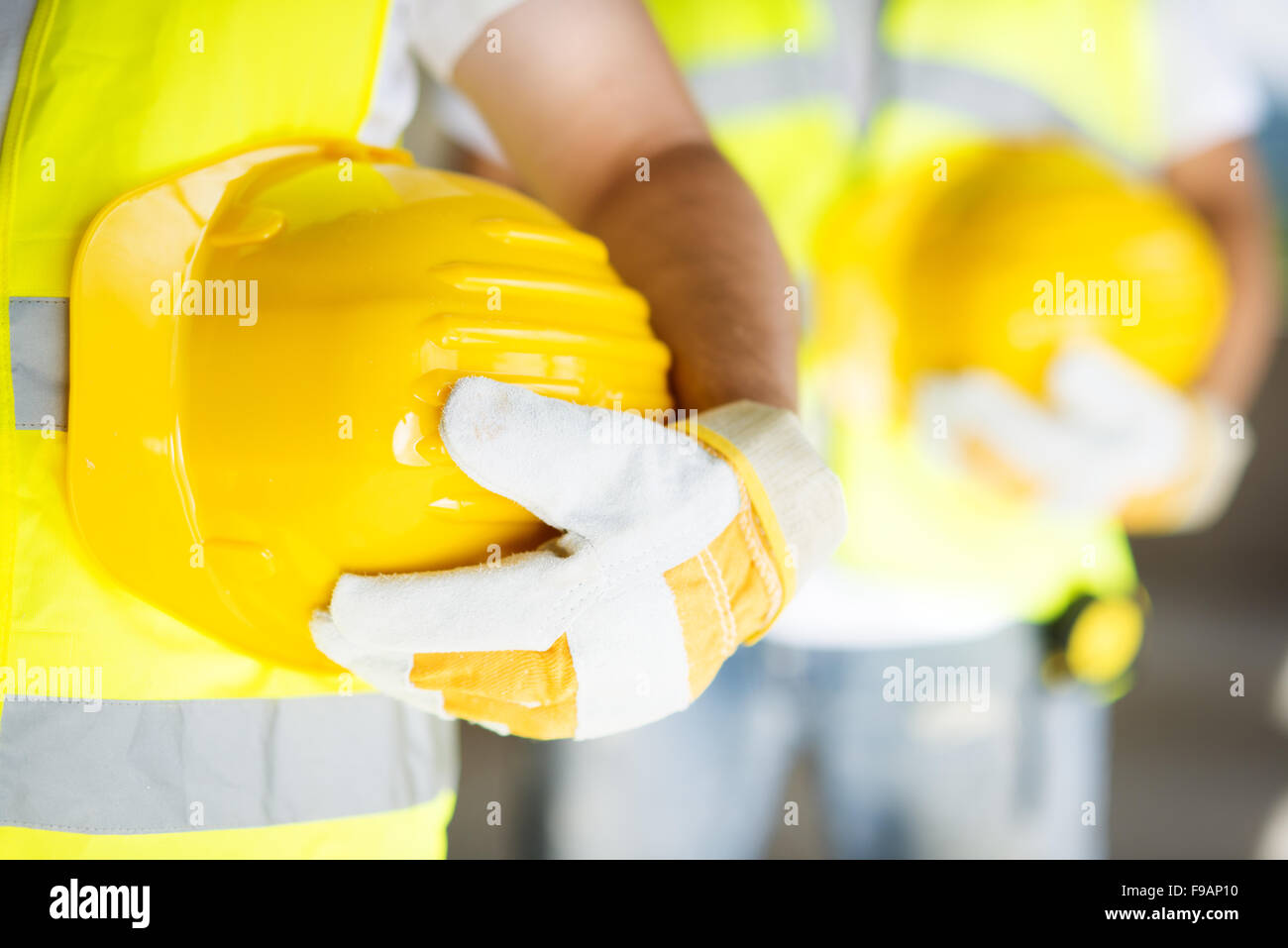 Les travailleurs de la construction de collaborer à nouveau la construction de maisons Banque D'Images