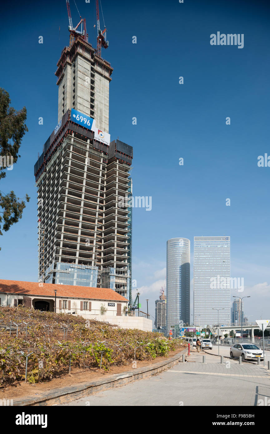 Israël, Tel Aviv, quatrième tour Azrieli en construction Banque D'Images