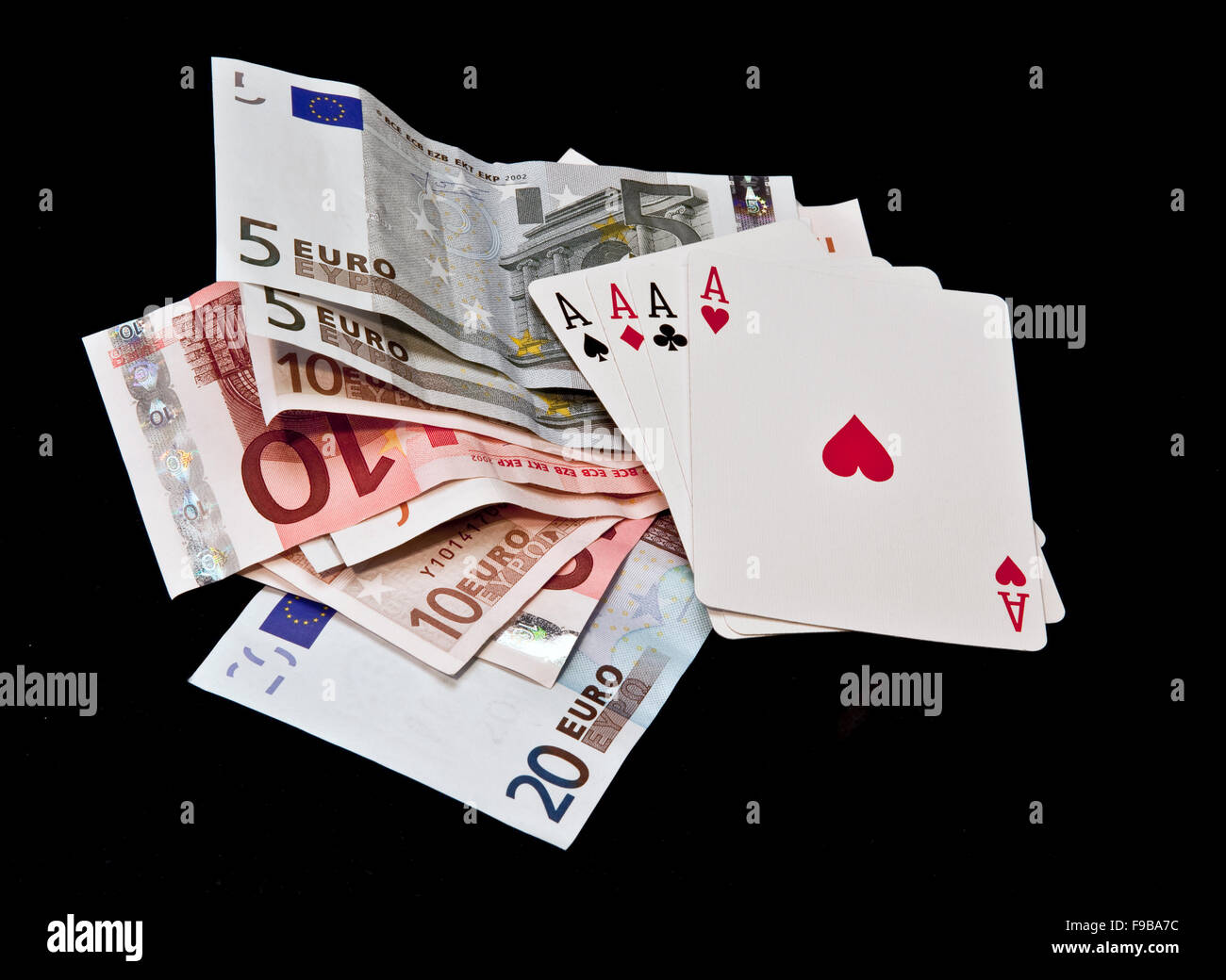Gamble Euro Euro notes sur un fond noir Banque D'Images