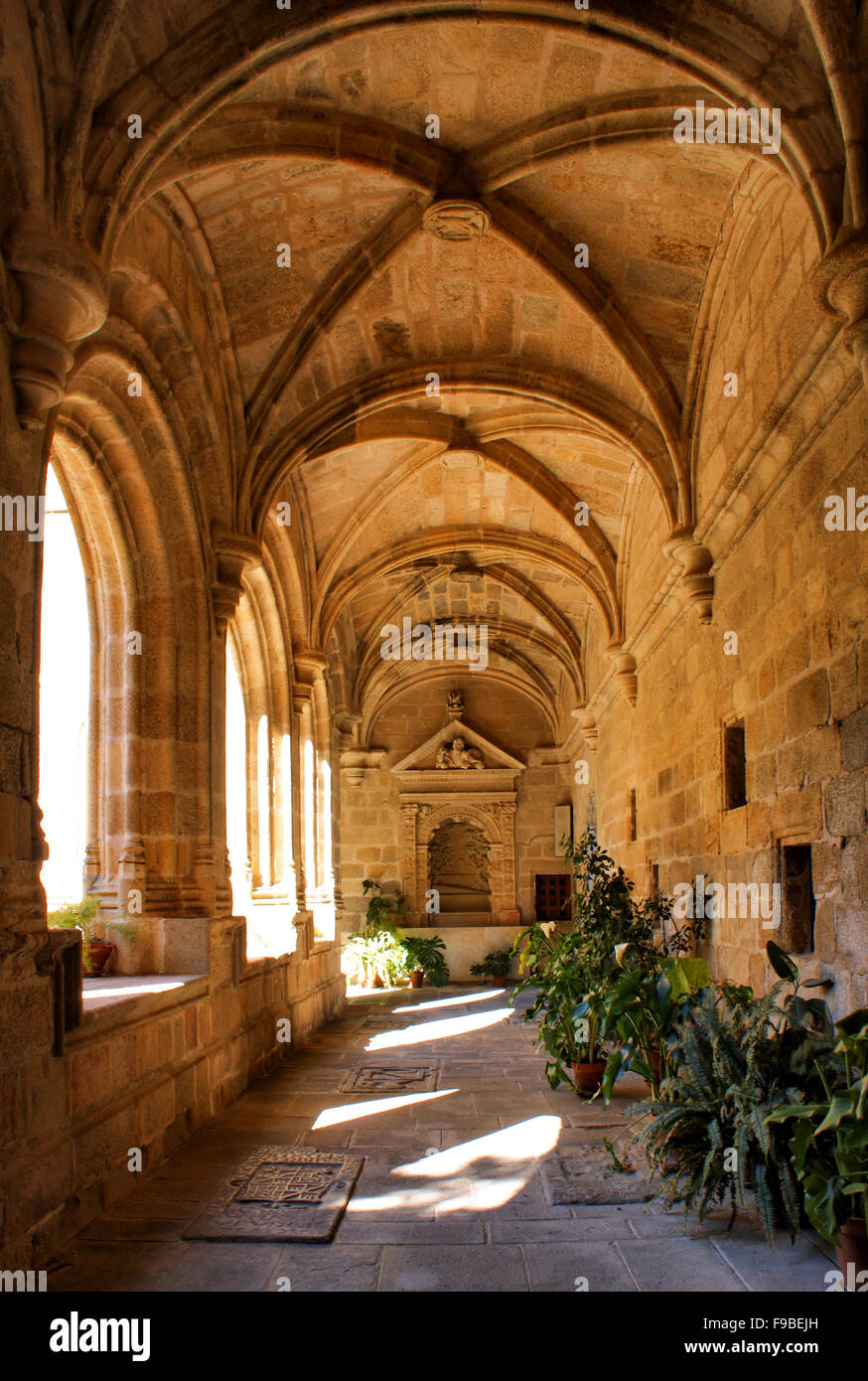 Cloître du couvent San Benito, Alcantara (Espagne) Banque D'Images