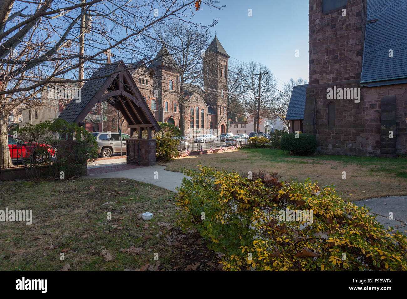 First Baptist Church, rue Prince, Bordentown, NJ, vu de l'Église du Christ, de l'autre côté de la rue. 2015 Noël Banque D'Images