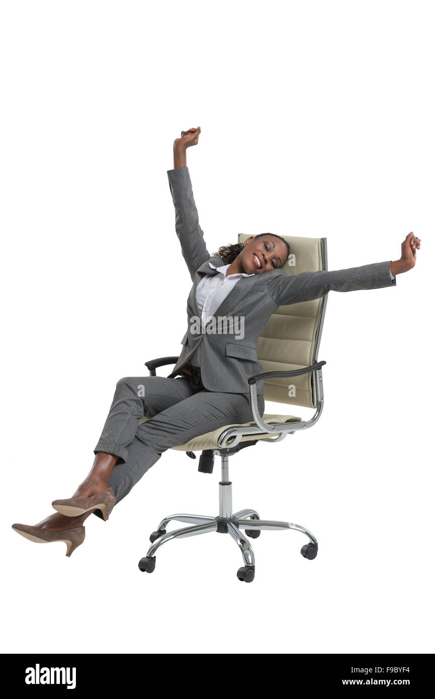 Happy business woman sitting on chair, isolé sur fond blanc Banque D'Images