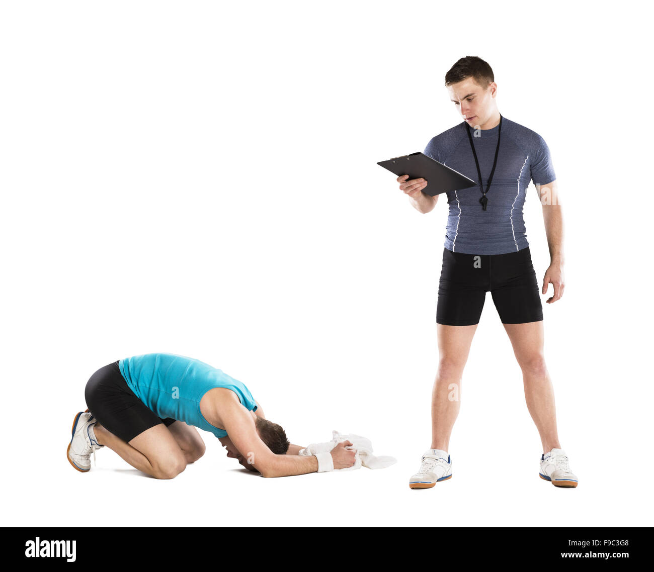Coach de fitness professionnel La formation est lui-même, isolé sur fond whithe. Banque D'Images