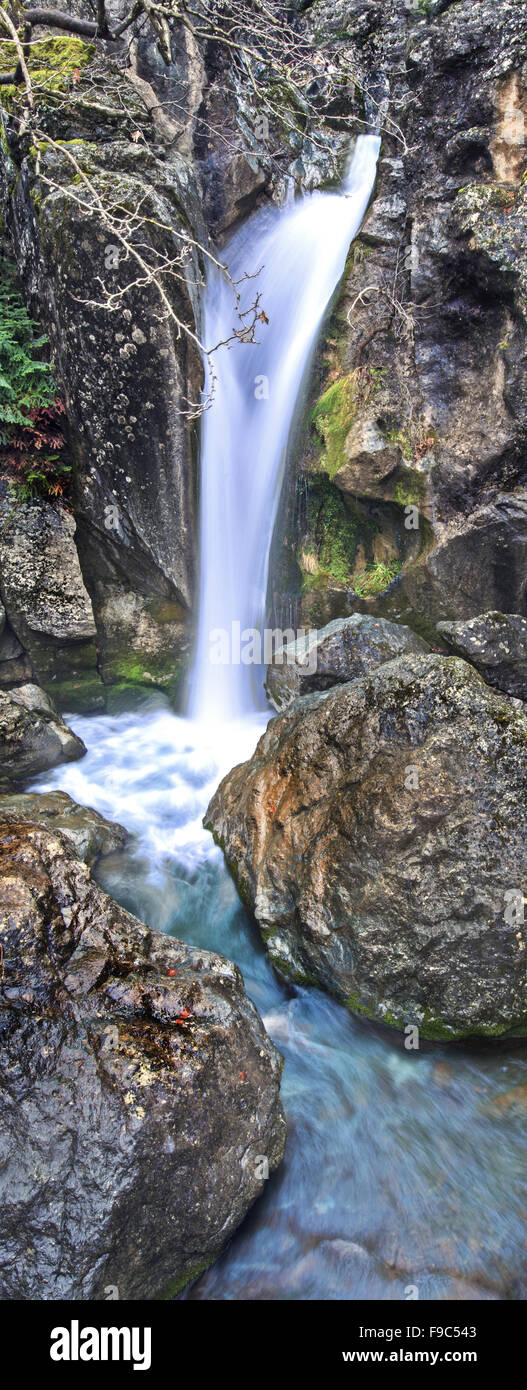 Chutes d'eau en montagne près de Giona ancient Delphi et Amfissa Fokida en ville, région, Sterea Ellada (Grèce centrale) Banque D'Images