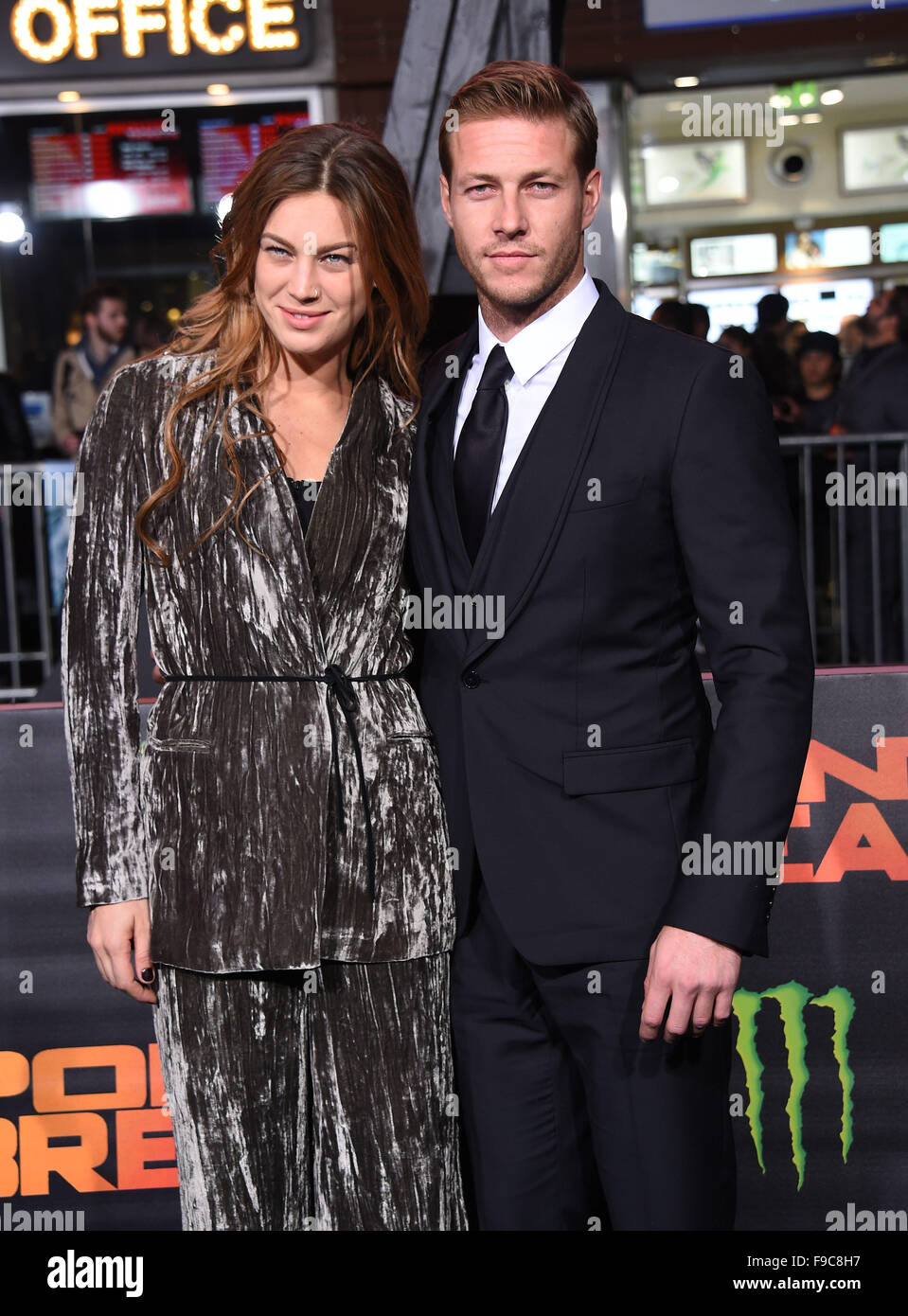 Hollywood, Californie, USA. Le 15 décembre, 2015. Luke Bracey arrive pour la première du film 'Point Break' au théâtre chinois. Credit : Lisa O'Connor/ZUMA/Alamy Fil Live News Banque D'Images