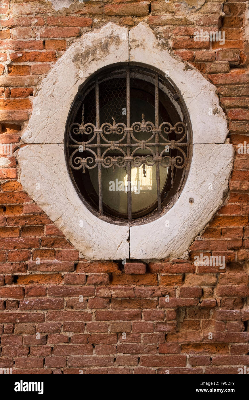 Vieille fenêtre circulaire à Venise Banque D'Images