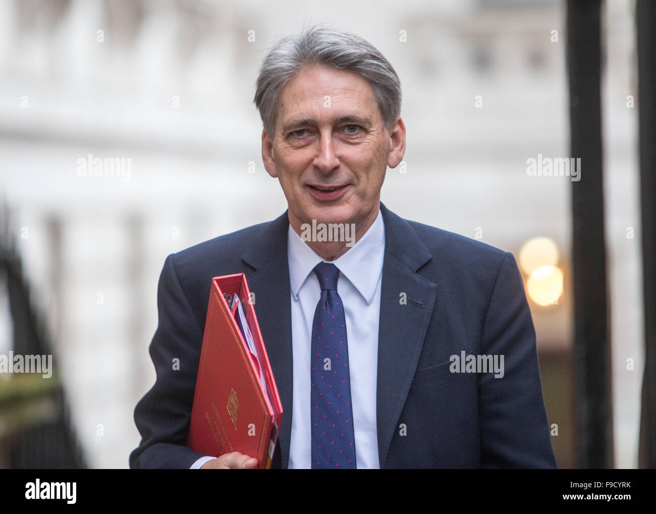 Philip Hammond,secrétaire d'État aux Affaires étrangères et du Commonwealth, arrive à Downing Street pour une réunion du Cabinet. Banque D'Images