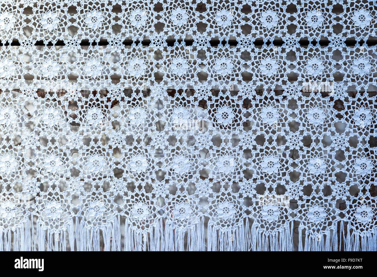 Le vintage dentelle tissé blanc nappe à motifs Banque D'Images
