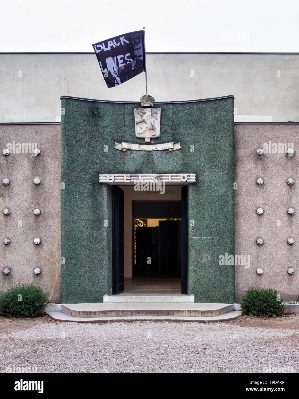 Adam Pendleton 'Black vit" l'affichage de l'art au pavillon belge à 2015 56e Biennale de Venise organisée par Okwui Enwezor.La Biennale di Venezi Banque D'Images