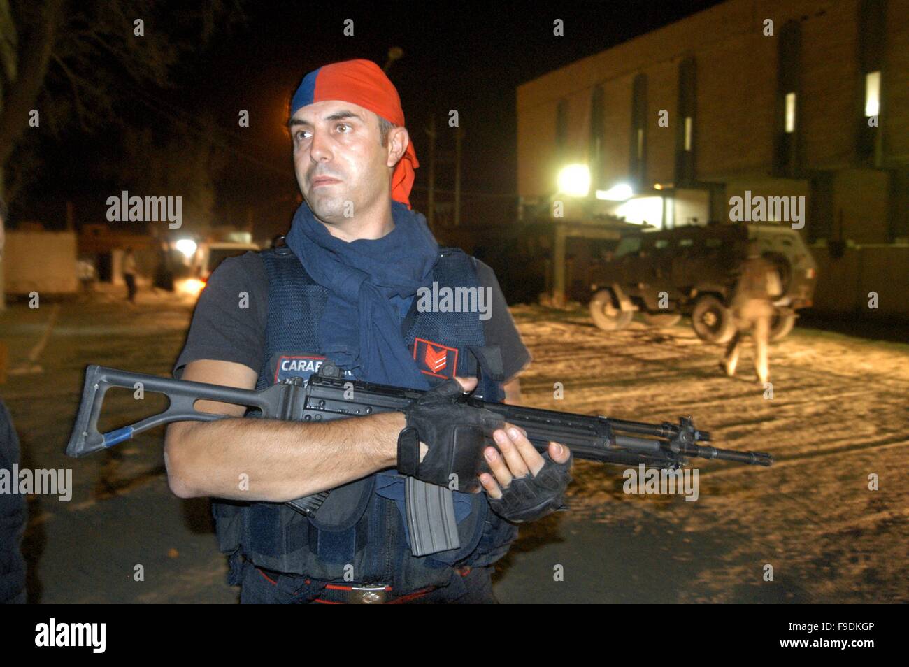 L'intervention militaire italienne en Irak (10/2004), patrouille de nuit, des Carabinieri (police militaire) Banque D'Images