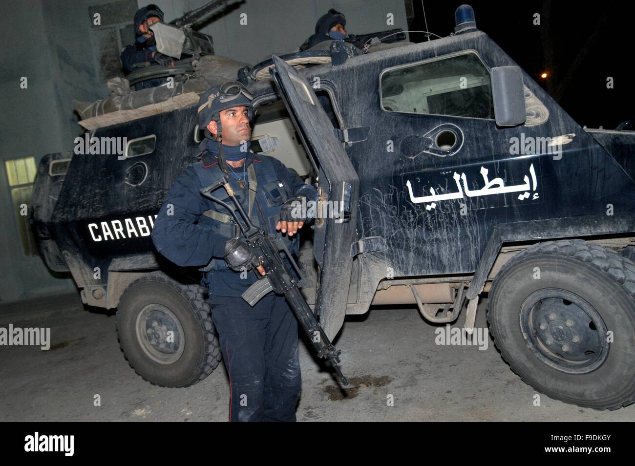 L'intervention militaire italienne en Irak (10/2004), patrouille de nuit, des Carabinieri (police militaire) Banque D'Images