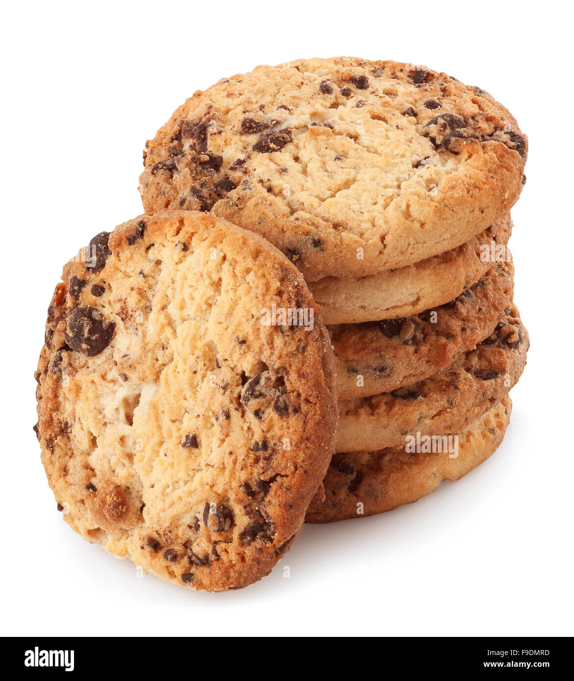 Pile de cookies aux pépites de chocolat isolé sur fond blanc Banque D'Images